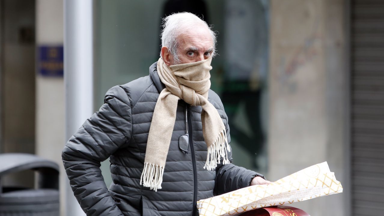 Uso de mascarillas por las calles de Pontevedra
