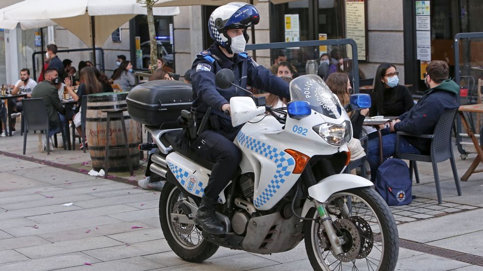 La policía controla que se cumplan las normas Covid en las terrazas