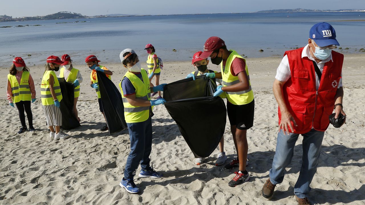 Programa Ludieduca de Jealsa y La Cruz Roja con motivo del día de los océanos en Barraña y o Areal