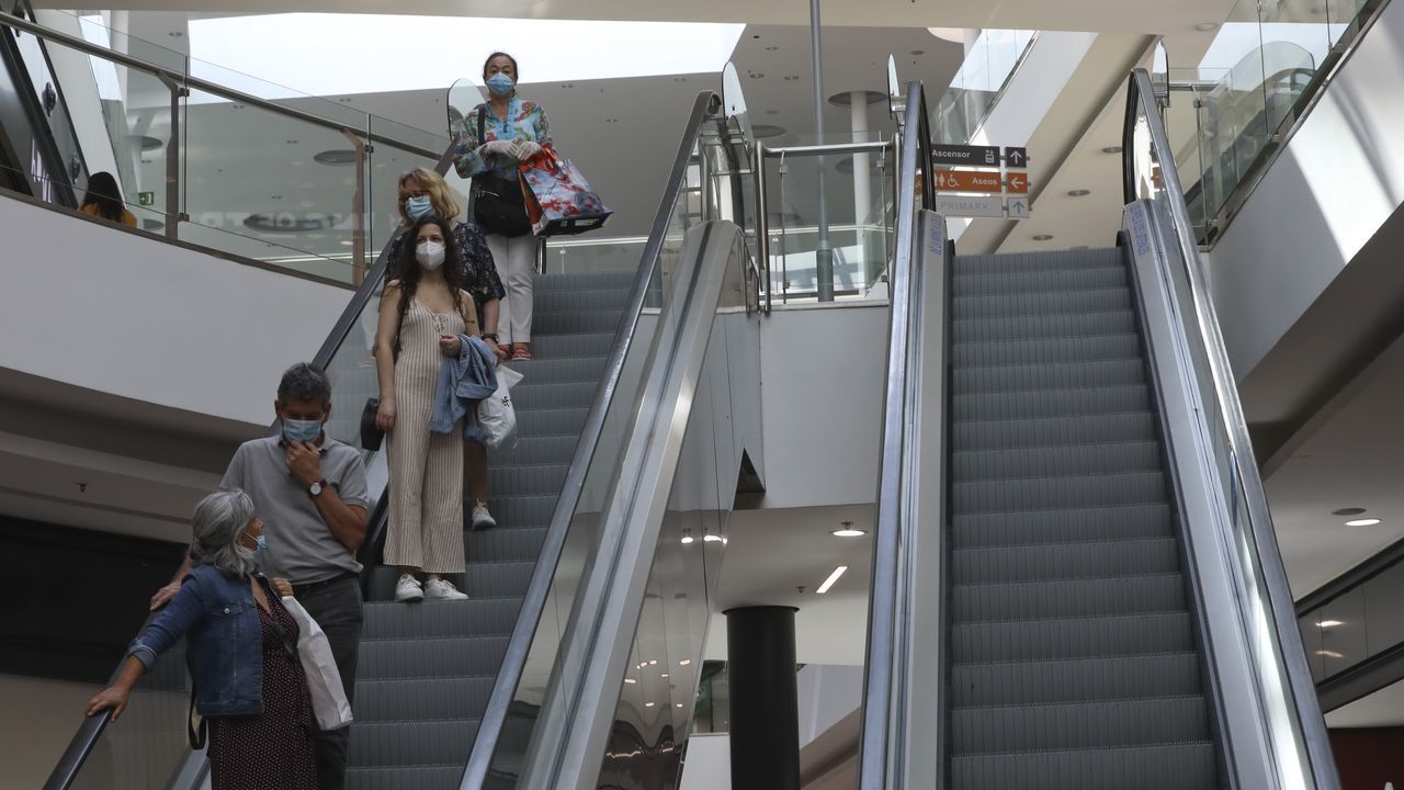 Gente también en otro centro compostelano, en As Cancelas