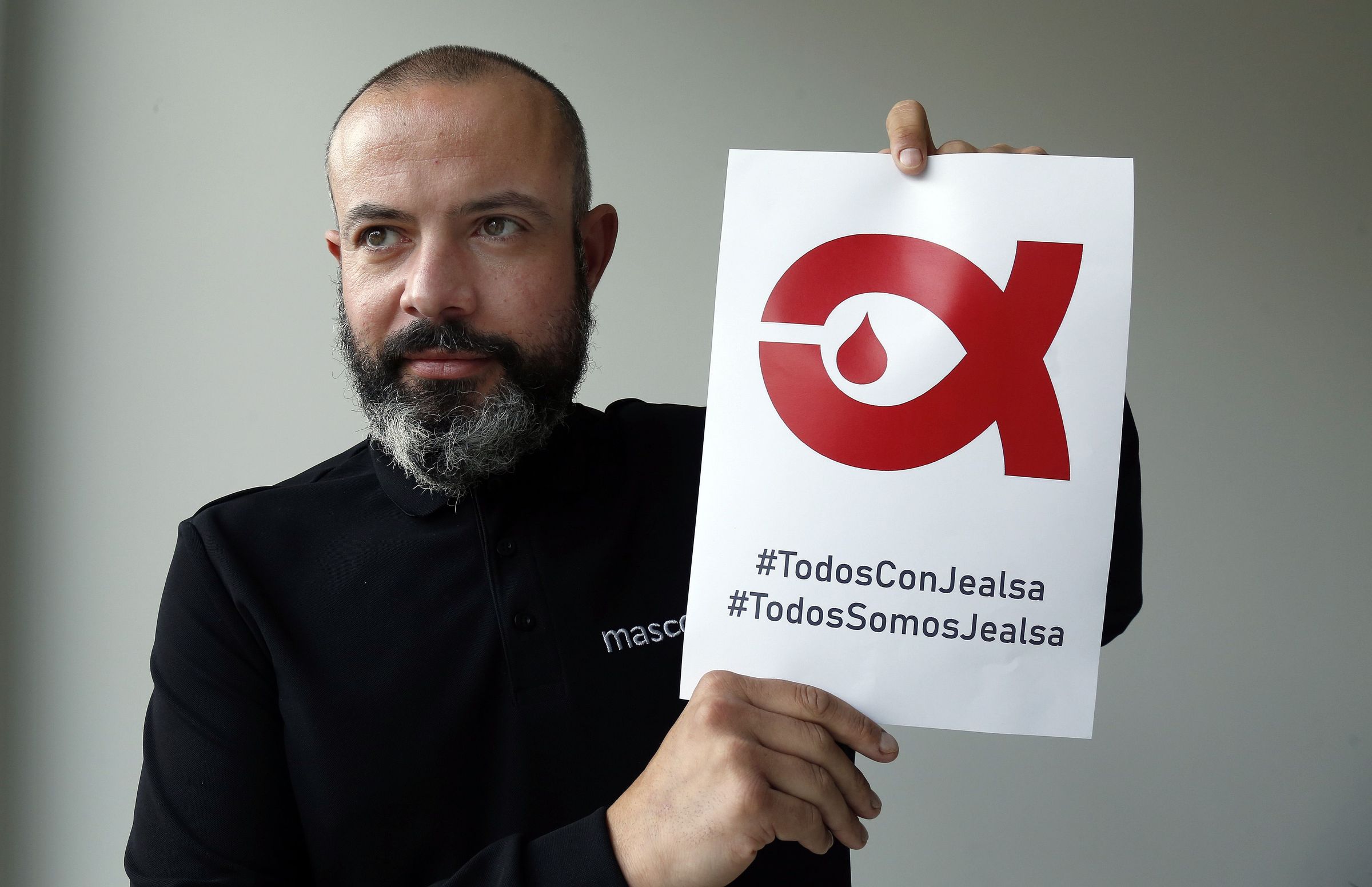 Un incendio arrasa 11.000 metros cadrados da planta de Jealsa no complexo industrial de O Bodi�n. As redes sociais fixeron s�a a bagoa do logotipo da empresa. 12/05/2021