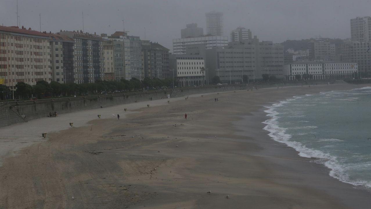 Playa del Orzán de A Coruña, precintada