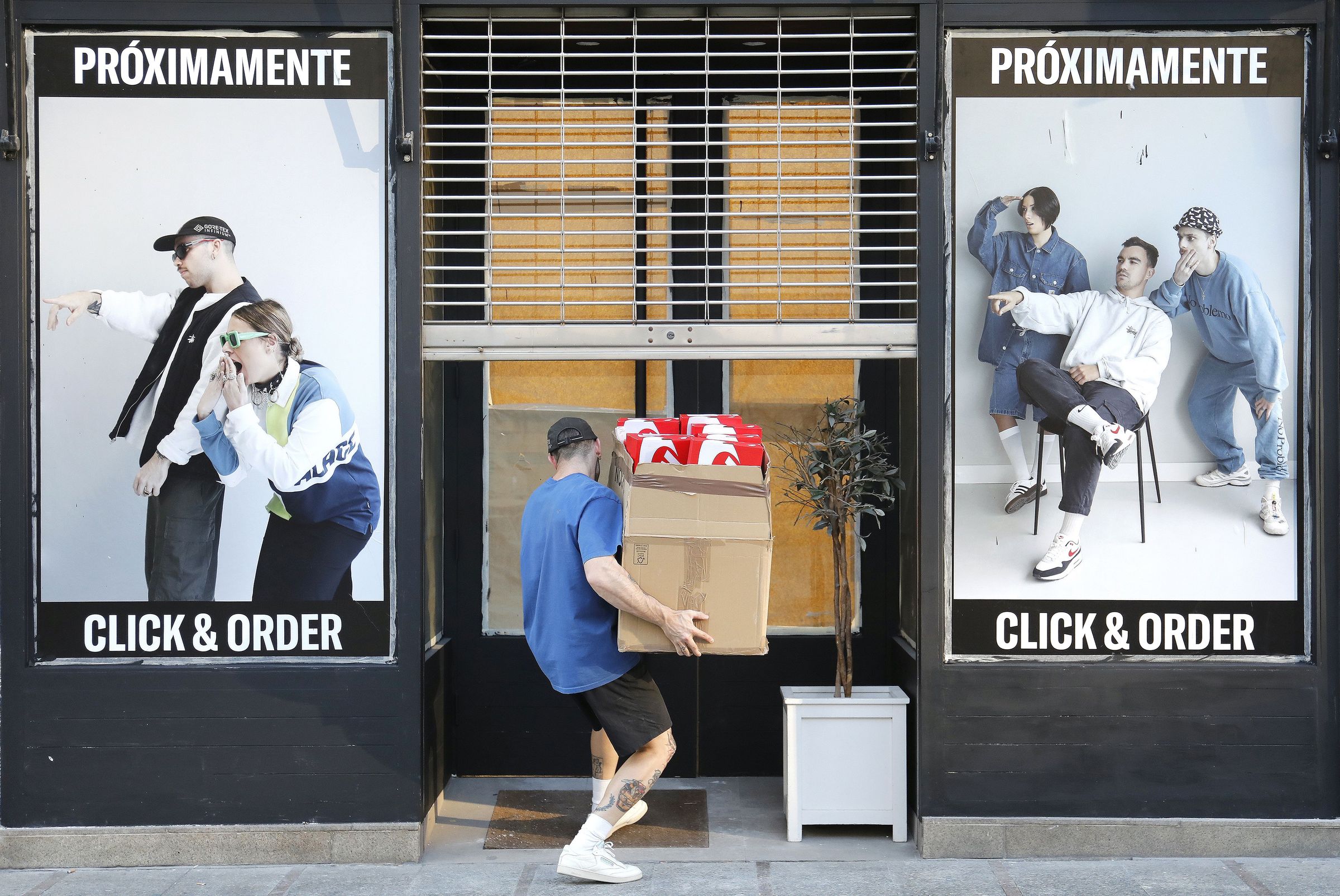 A r�a Pr�ncipe de Vigo ap�ntase � moda do��click & collect�. Compras��on line� e posterior recollida na tenda. 22/04/2024