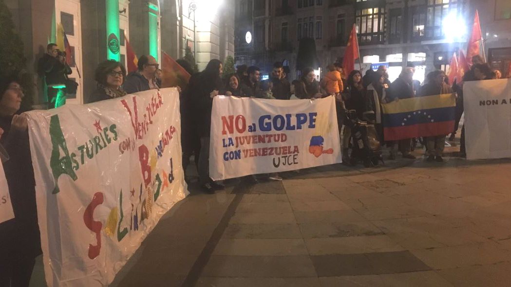 Manifestación a favor de Maduro en Oviedo