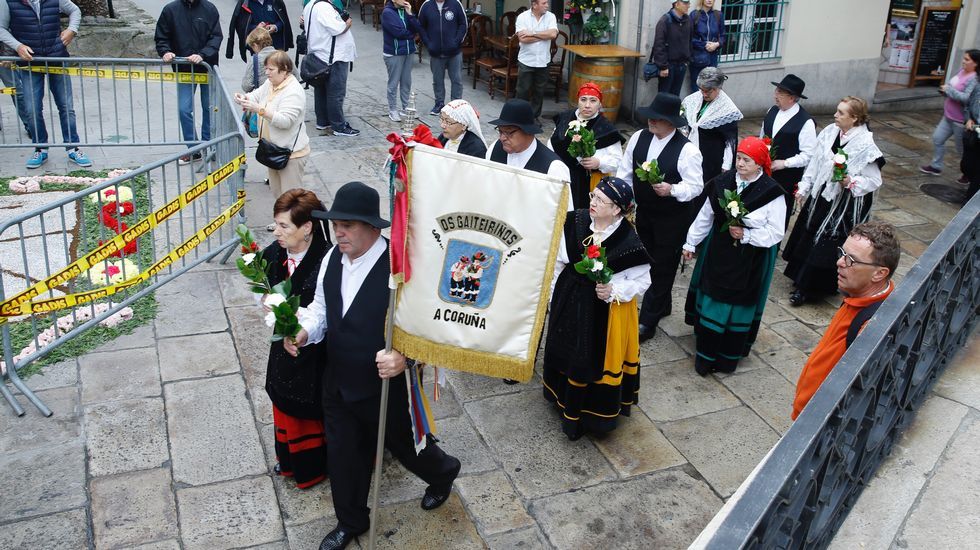 Comitiva del Rosario hacia Dominicos para la ofrenda floral