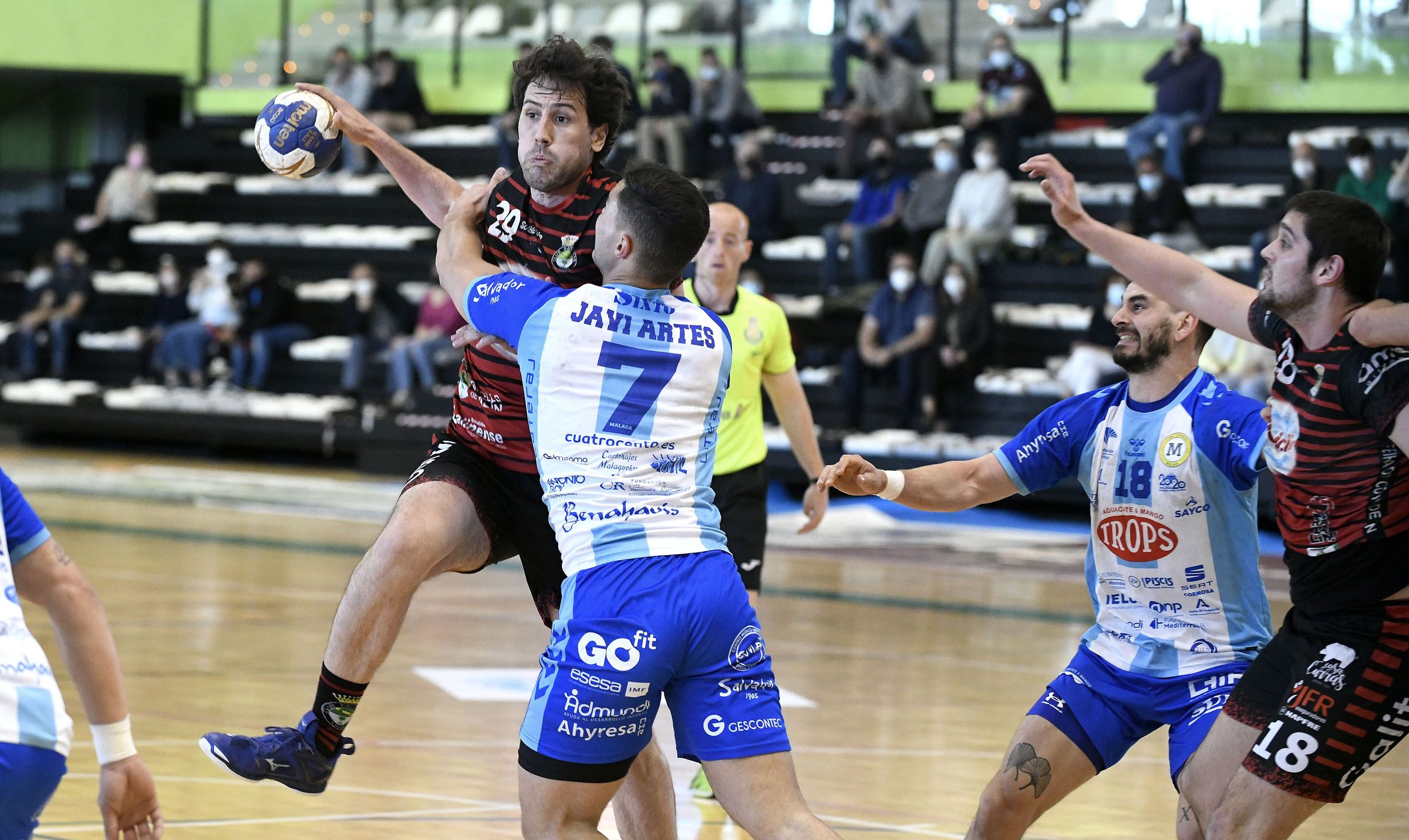 Momento del encuentro que enfrent al  Balonmn Laln y al Trops Mlaga en la Divisin de plata de balonmano.