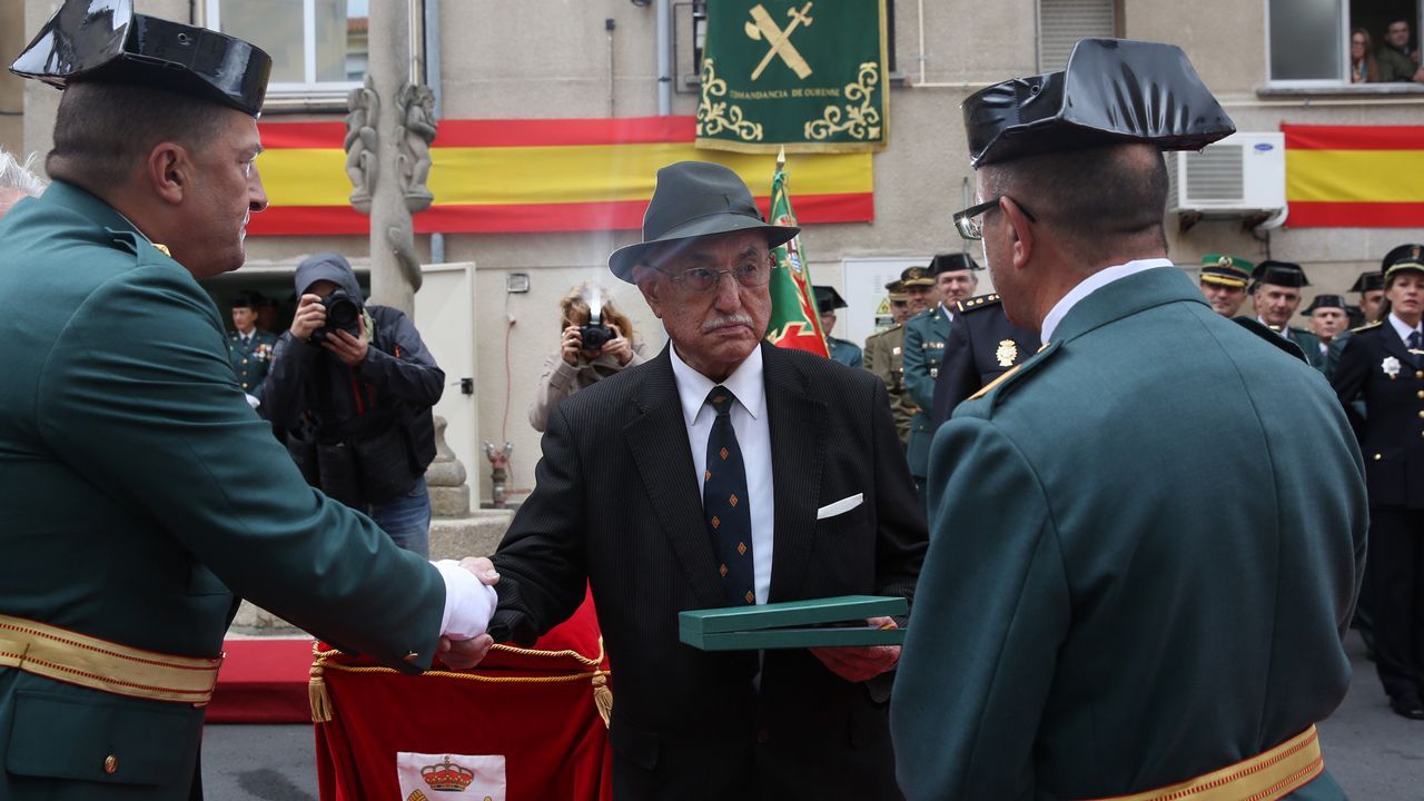 ACTO INSTITUCIONAL CASTRENSE DEL DÍA DEL PILAR.La Guardia Civil homenajeó a Manuel Vázquez, guardia jubilado que va a cumplir cien años