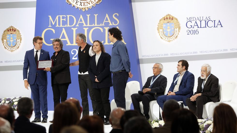 Feijoo preside la imposición de las Medallas de Galicia 2016 a Gallego, Leiro, Los Suaves y Losada