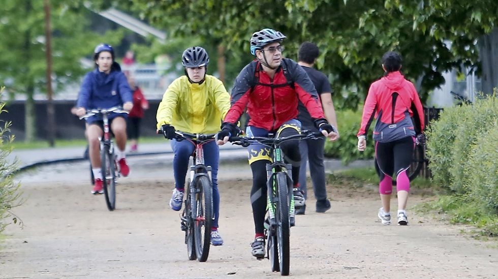 Deportistas durante el primer día de la desescalada