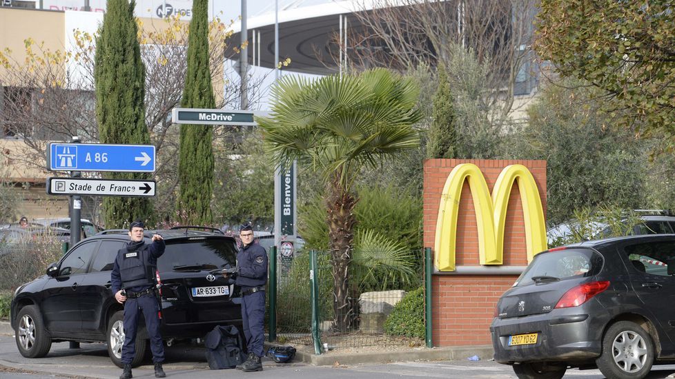 Abrigos abandonados en la calle al lado del Comptoir Voltaire cafe