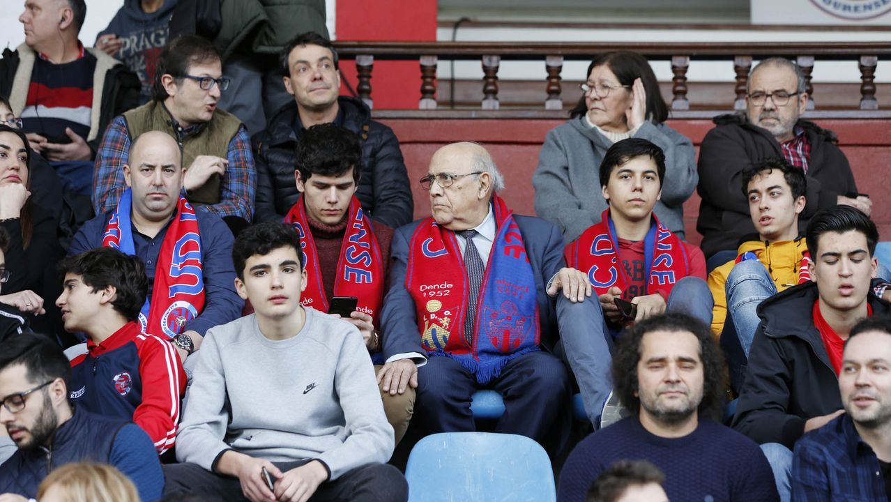 Ambiente de gala en el derbi del fútbol ourensano.La pugna entre la UD Ourense y el Ourense CF fue toda una fiesta del balompié provincial