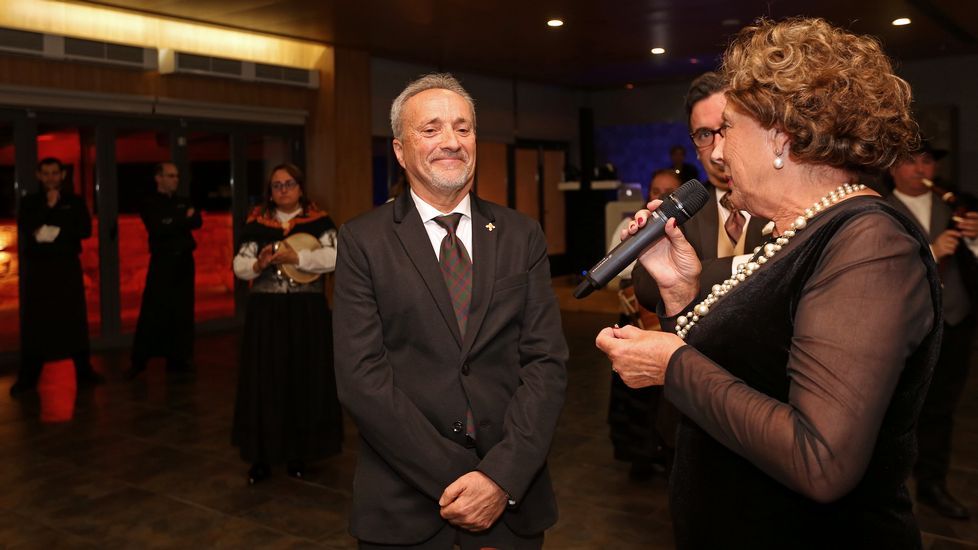 Homenaje al inspector jefe José Antonio Rilo en la cena benéfica de Renacer