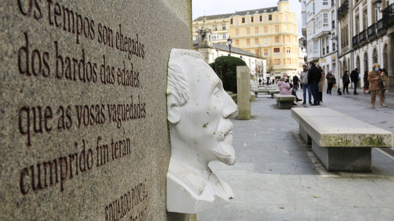 Busto en el paseo de los escritores