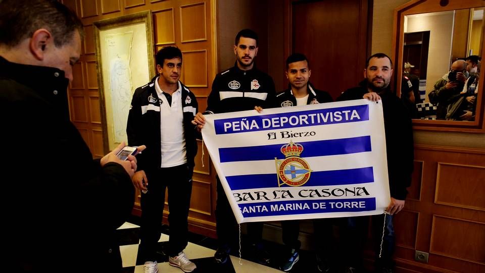 Aficionados del Dépor con Sissoko