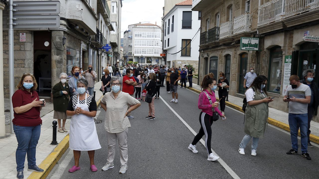 Protesta de los hosteleros por el cierre del municipio.Imagen de la protesta realizada en A Pobra el jueves