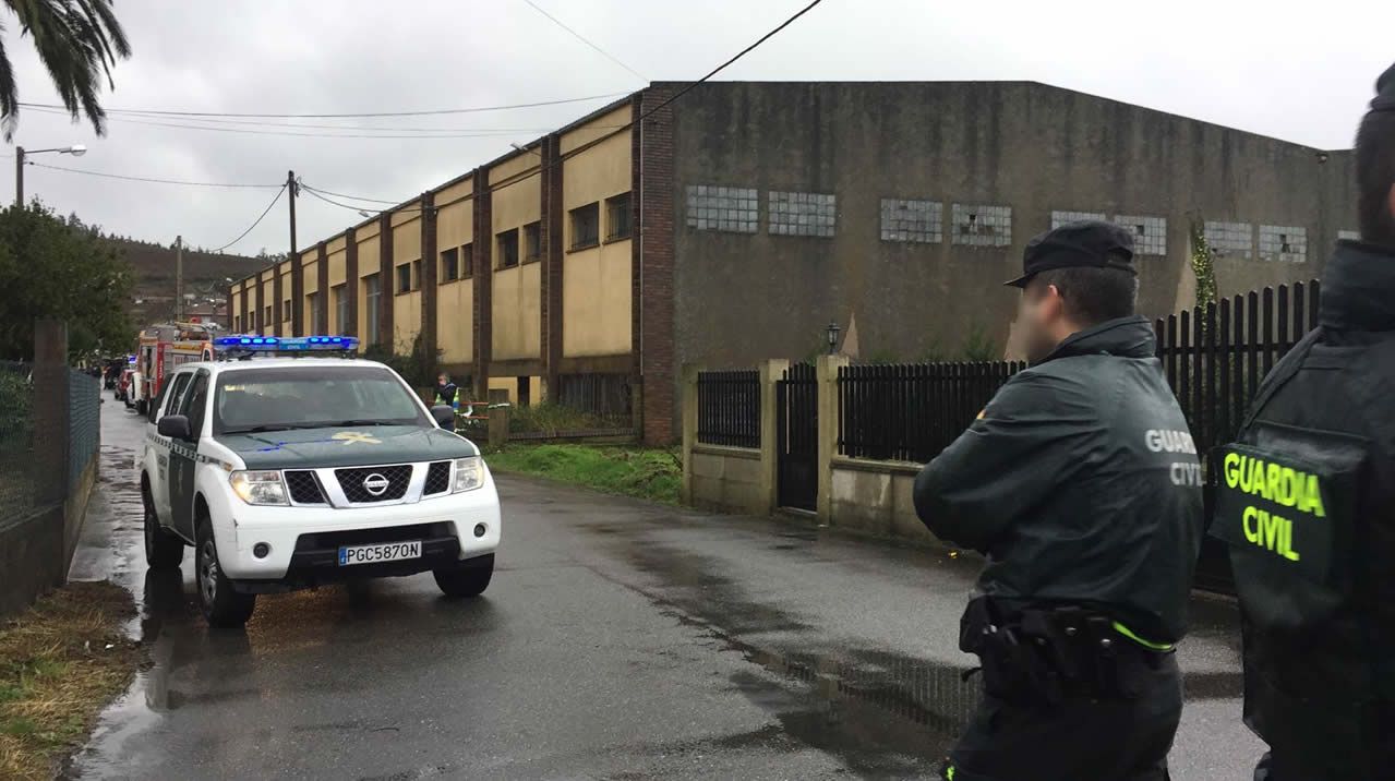 Se llevan el cuerpo localizado en una nave de Asados, en Rianxo