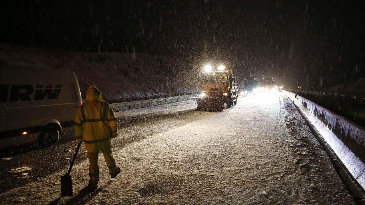 Nevada anoche en la A-52 entre Verín y Riós