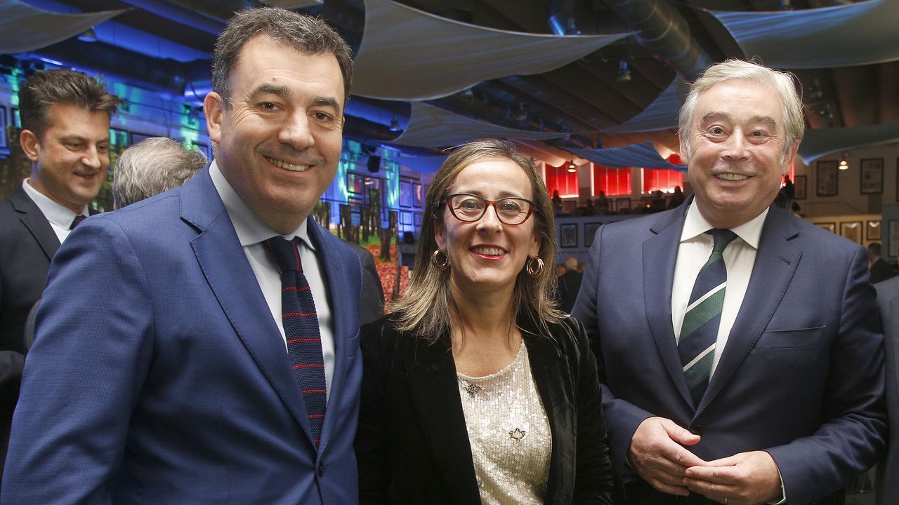 Los conselleiros Román Rodríguez y Ethel Vázquez y el senador popular José Manuel Barreiro