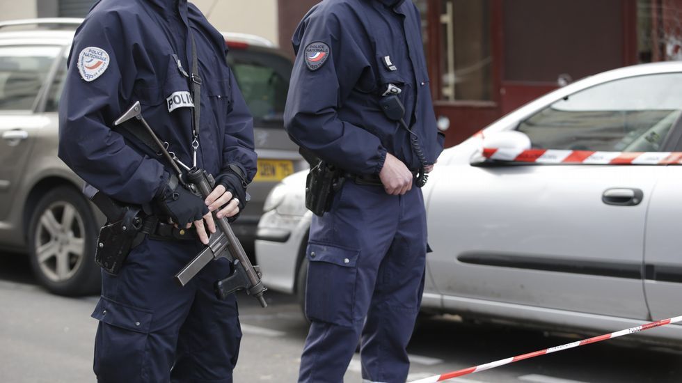 Abrigos abandonados en la calle al lado del Comptoir Voltaire cafe