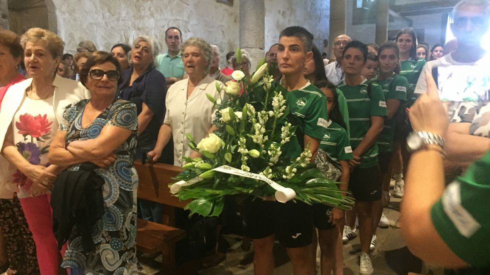 El Cidade das Burgas realizó la ofrenda floral a la Virxe dos Remedios en Ourense
