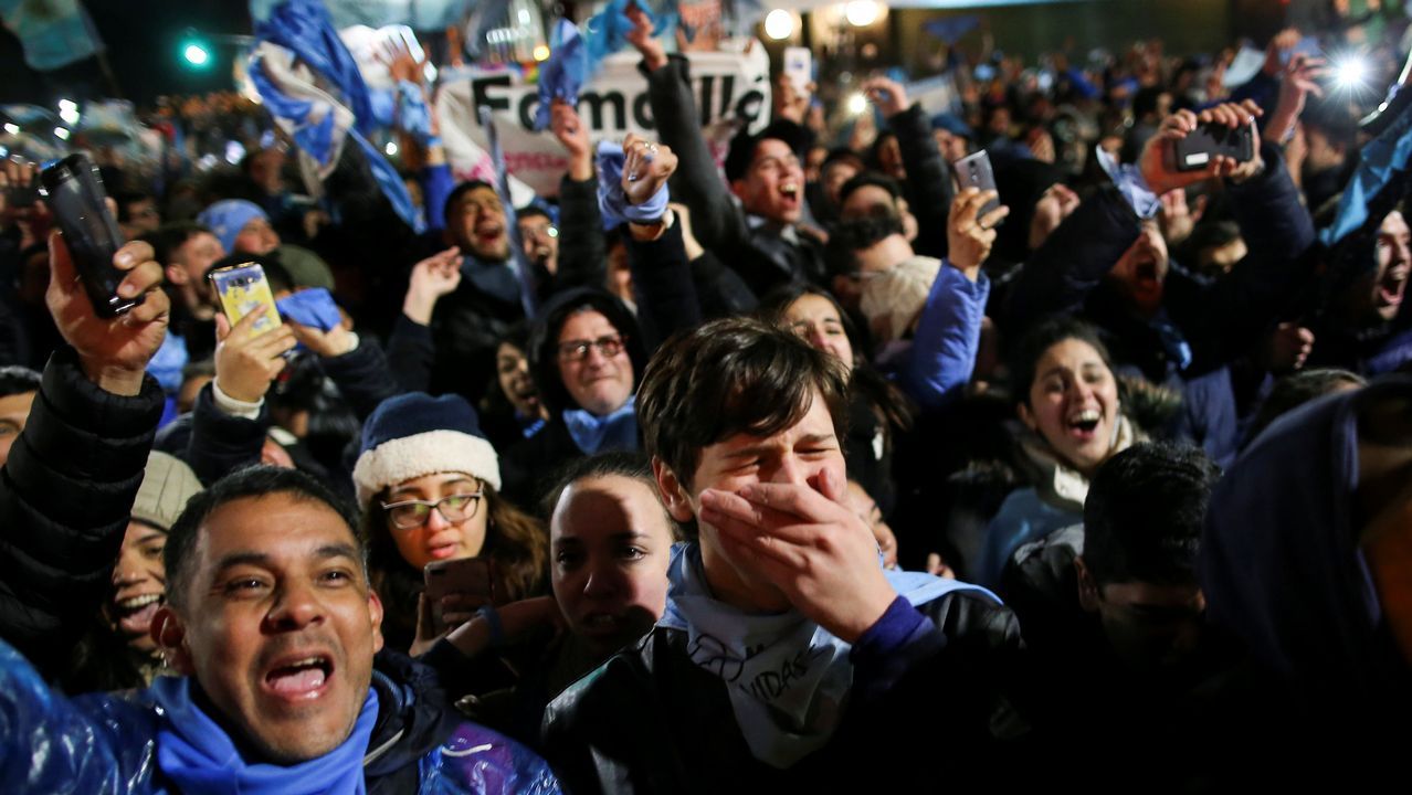 .Grupos antiaborto legal celebran la decisión del Senado