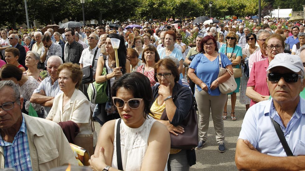 Multitudinaria procesión de Os Milagros en el santuario de Monte Medo en Baños de Molgas