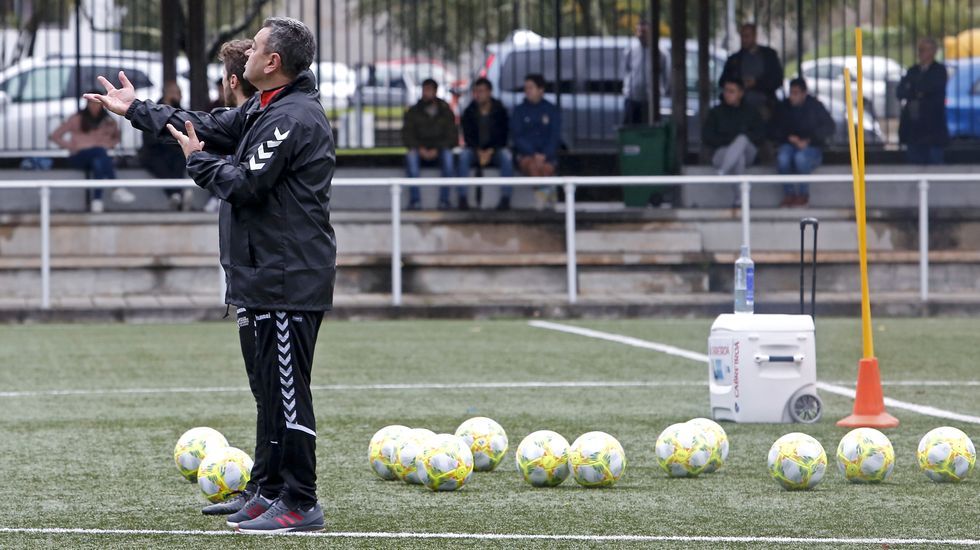 Entrenamiento del Pontevedra CF en A Xunqueira
