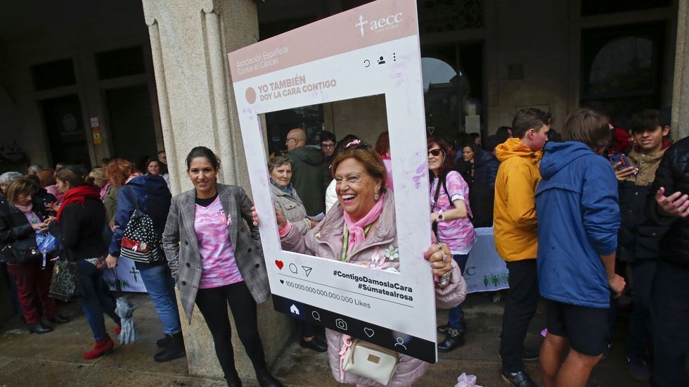 Manos levantadas por el cáncer de mama