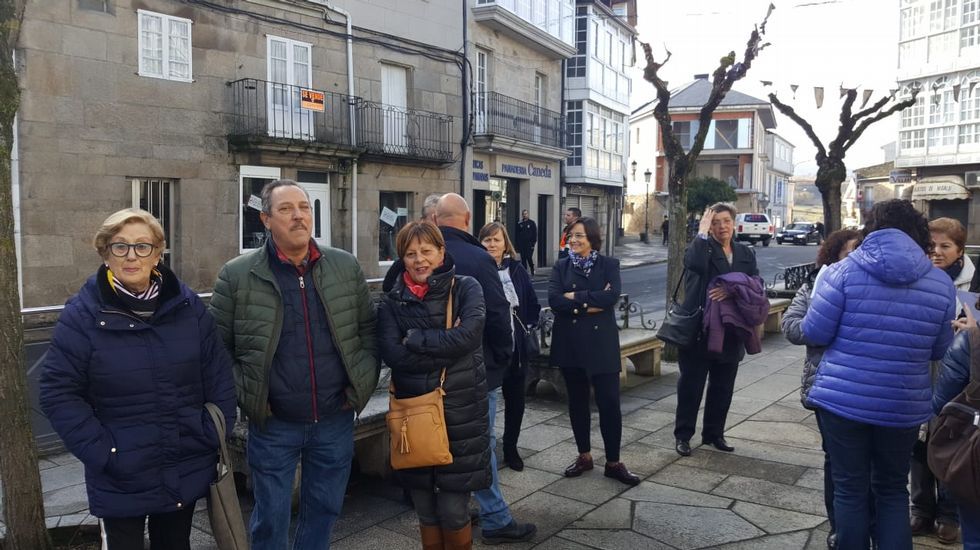 25n.En A Pobra de Trives hubo una andaina y una concentración en la praza do Pilón