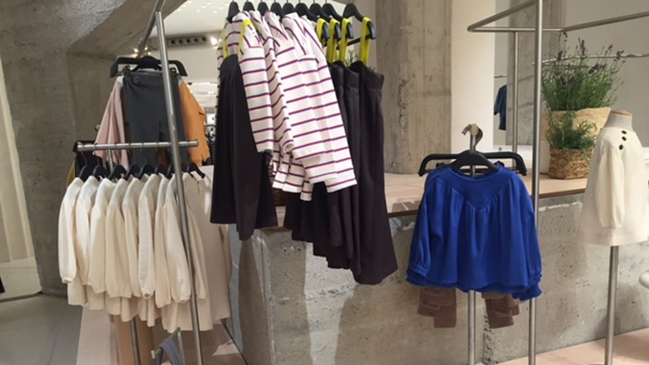 Prendas de la colección exclusiva para la reapertura de la tienda de Milán