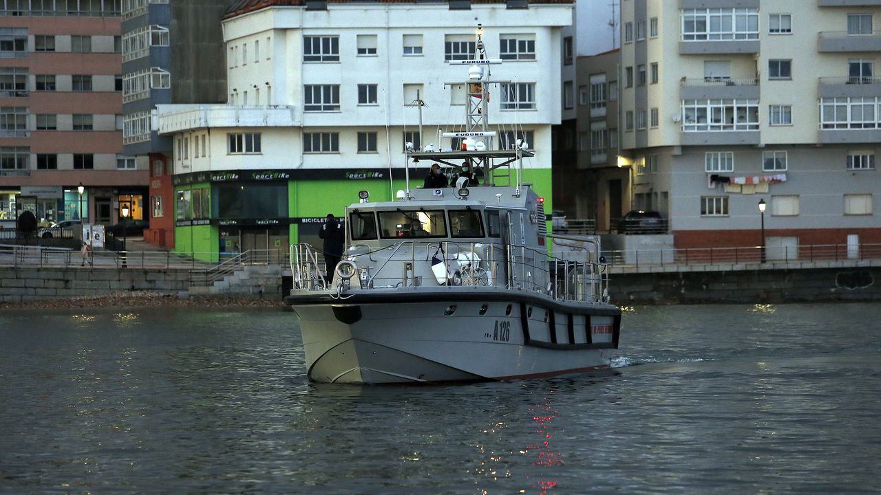 PATRULLERAS DE LA ARMADA ESPAÑOLA ENTRANDO EN EL CLUB NAUTICO DE RIBEIRA,