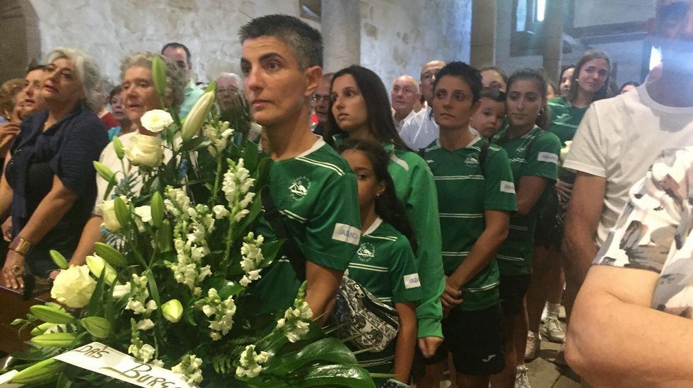 El Cidade das Burgas realizó la ofrenda floral a la Virxe dos Remedios en Ourense