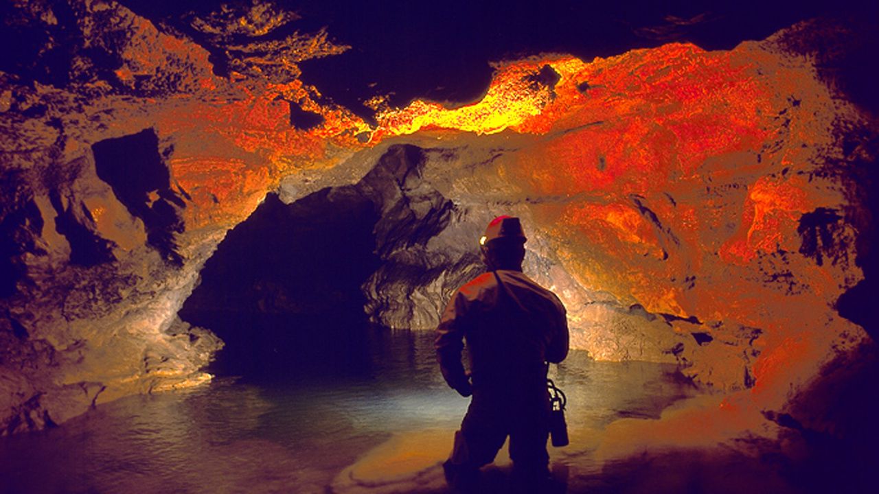 Una imagen para la historia: la ciencia muestra el agujero negro Sagitario A*.Cueva del Lloviu