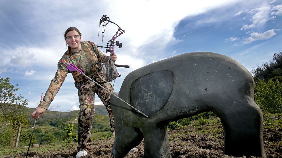 Marina Oliveira, cazadora con arco