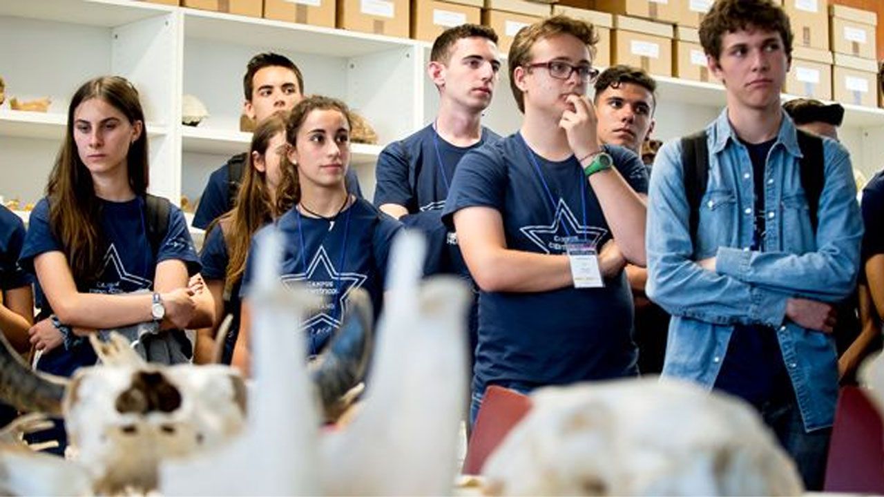 J�venes en el Campus Cient�fico de Verano