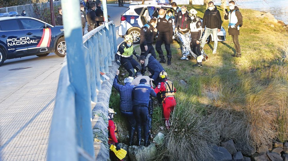 Se tira al Lerez para escapar de la policía
