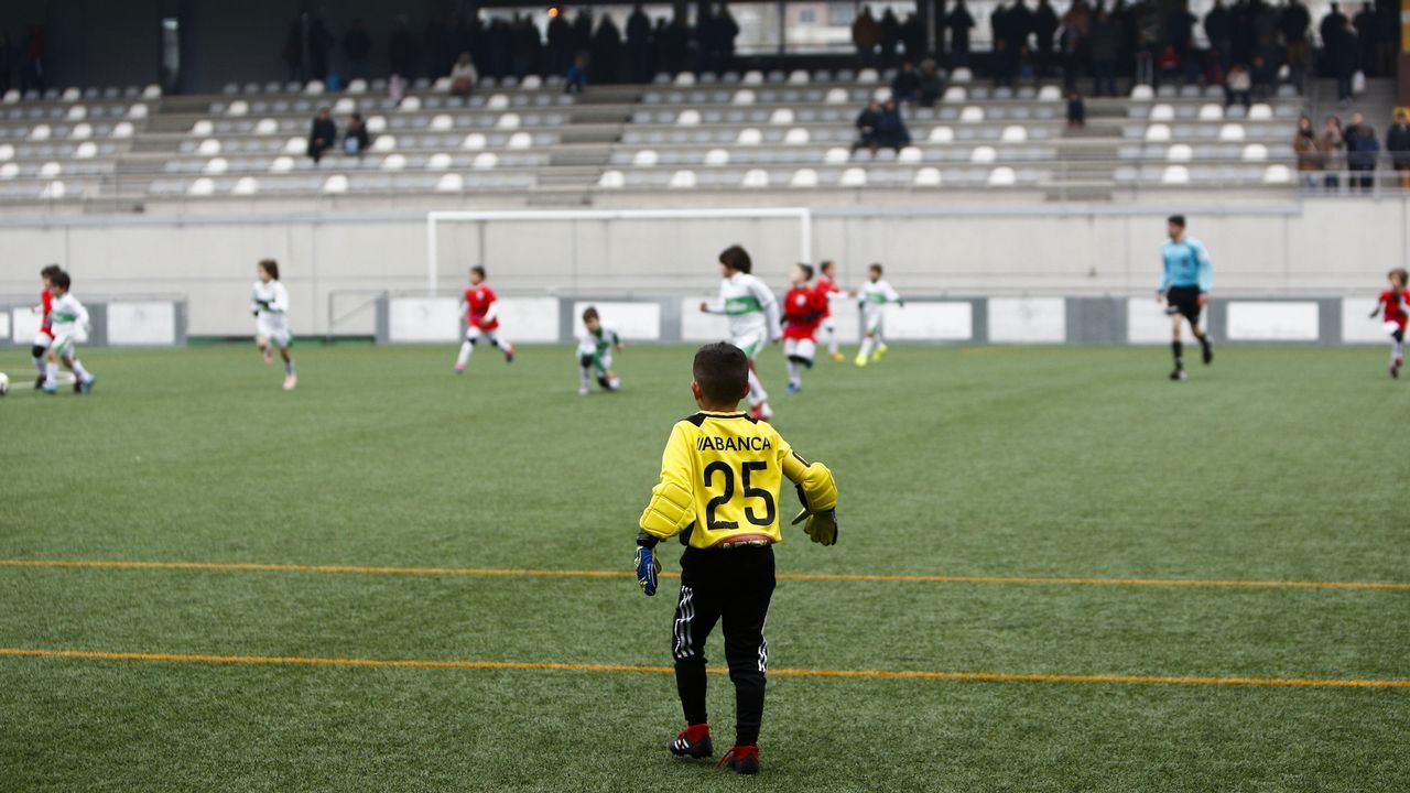 Fútbol para las vacaciones.El Torneo Nadal celebró su versión de prebenjamines en Os Remedios