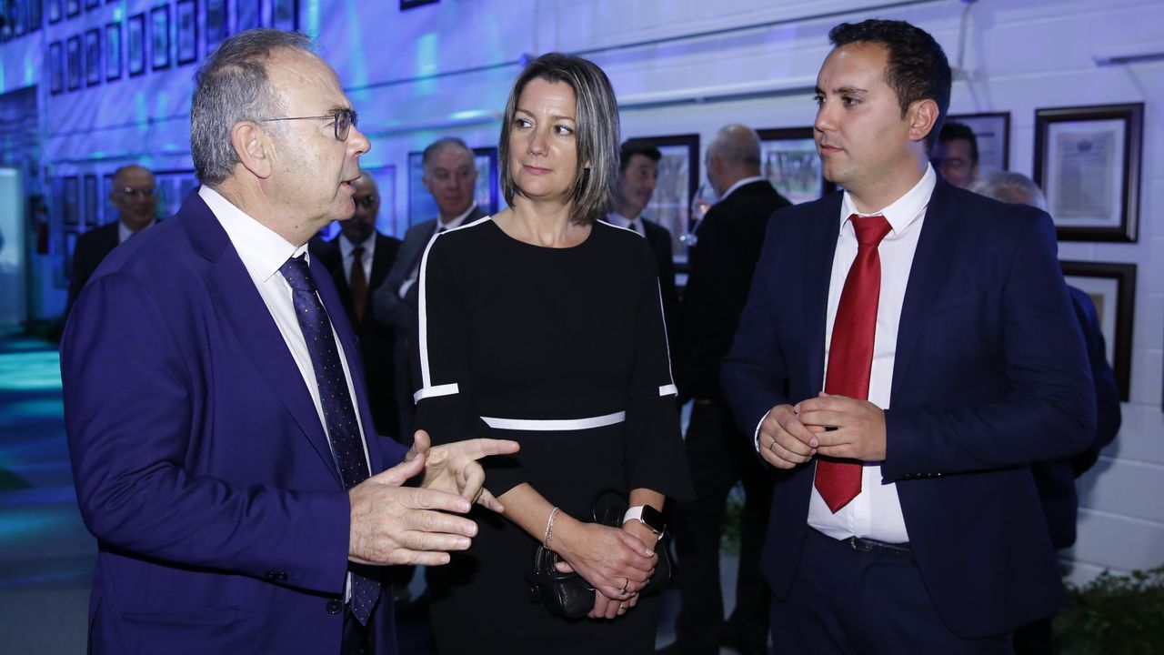 Los alcaldes de Santiago, Lugo y Muxía: Xosé Sánchez Bugallo, Lara Méndez e Iago Toba