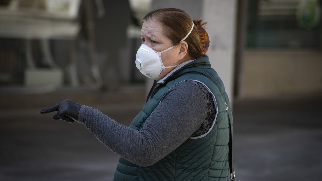 Primer día de uso obligatorio de mascarillas en Barbanza