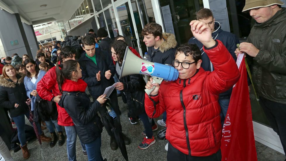 Protesta contra las reválidas y la Lomce en Barbanza