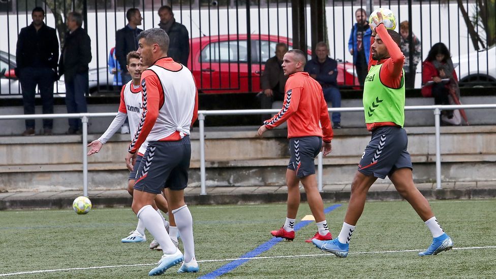 Entrenamiento del Pontevedra CF en A Xunqueira