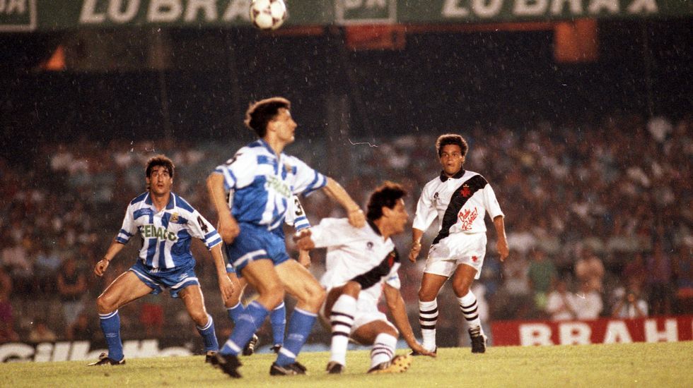Arsenio da órdenes a Sabin Bilbao.