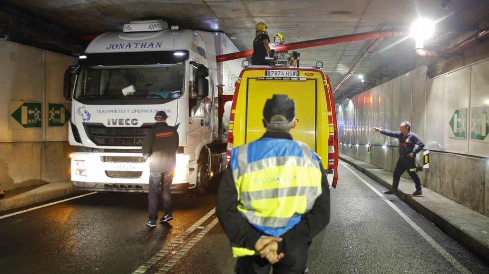 UN AÑO DE VOZ: ATRAPADOS EN EL TÚNEL