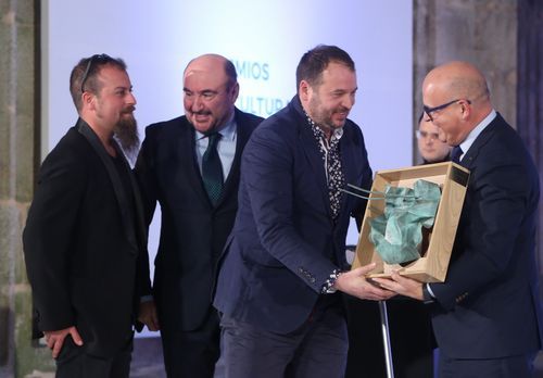 Baltar entregou o premio a A Roda