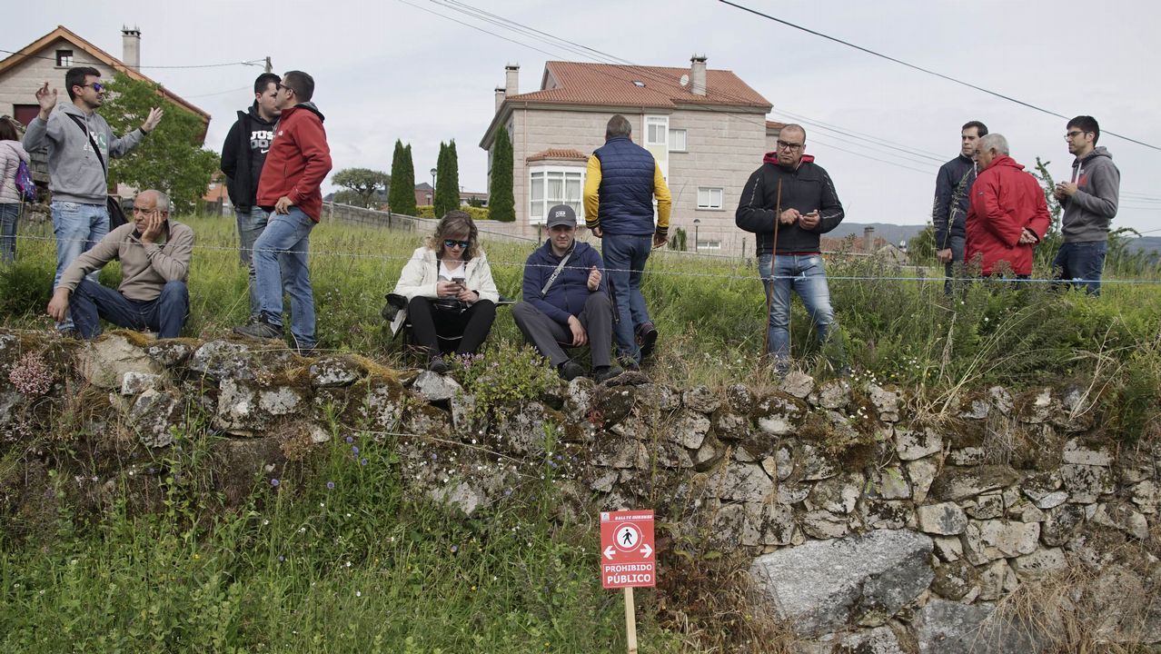 A todo gas en el pueblo de Barroso.La curva del Cruceiro fue un buen escenario para disfrutar del Rali de Ourense