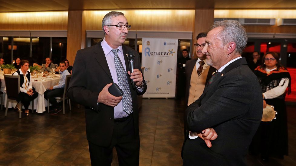 Homenaje al inspector jefe José Antonio Rilo en la cena benéfica de Renacer