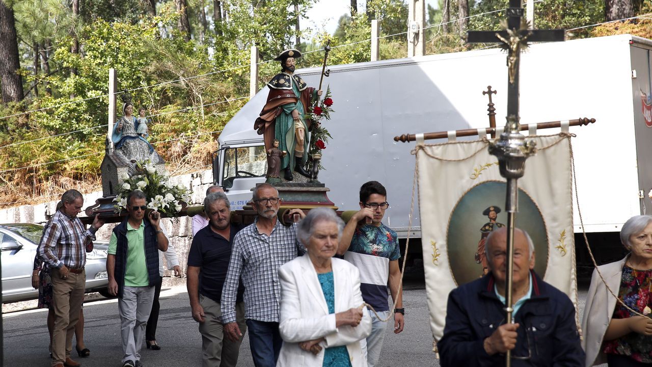 Fiestas en San Roquiño misa y procesión en honor a San Miguel