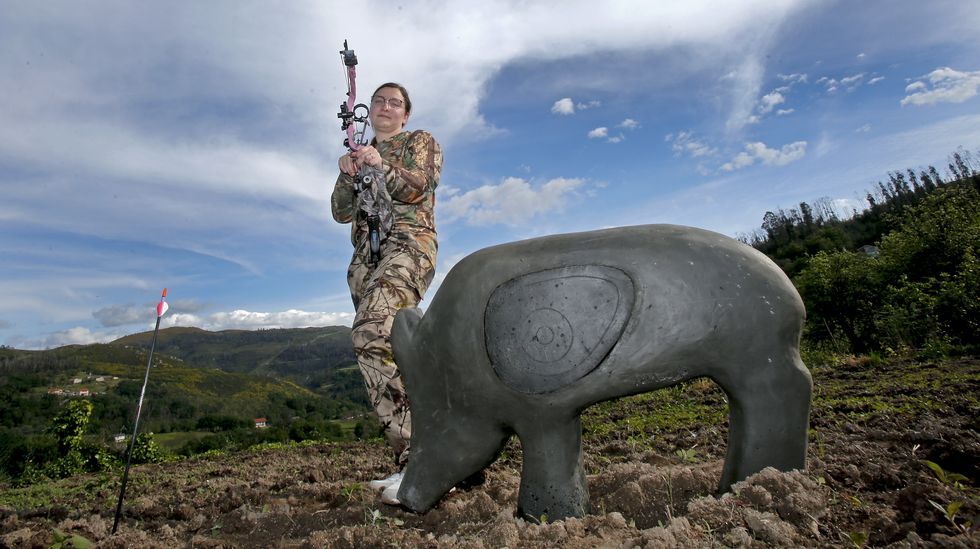 Marina Oliveira, cazadora con arco