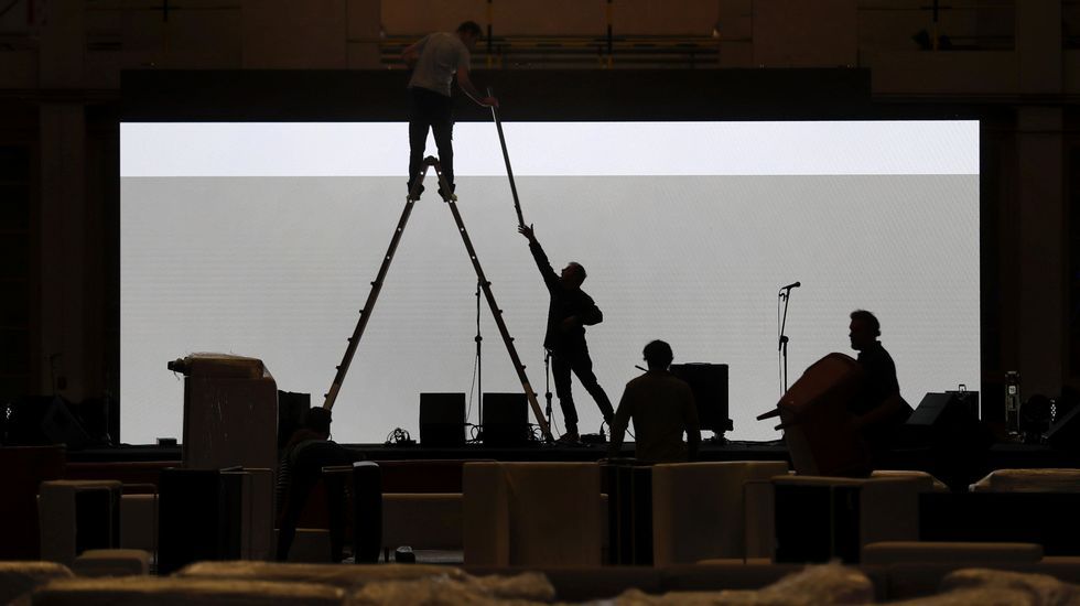 La magia del cine ha conseguido transformar la antigua Fábrica de Armas de Oviedo, cerrada desde 2012, en la Fábrica Scorsese