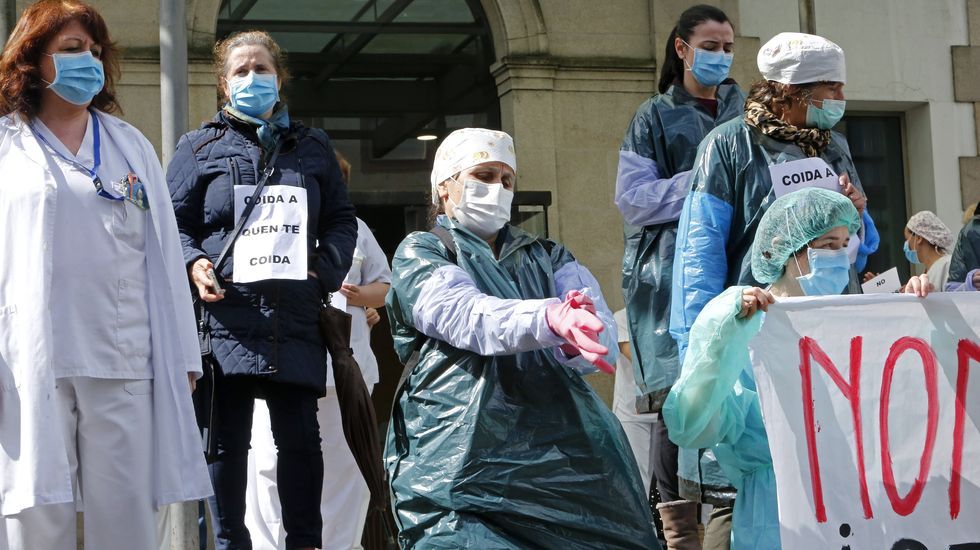 Concentración de sanitarios en el hospital Provincial